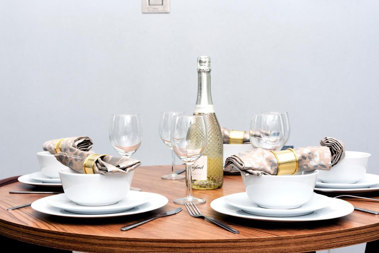 Wrexham Central Stay - Apartment Six מראה חיצוני תמונה