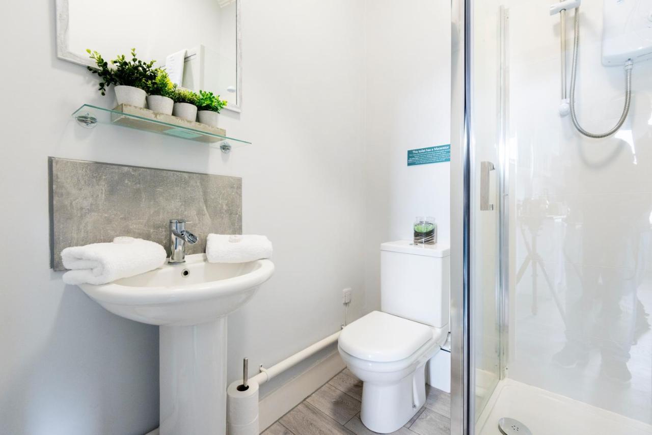 Wrexham Central Stay - Apartment Six מראה חיצוני תמונה