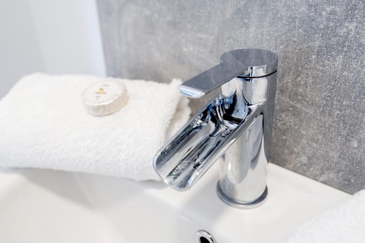 Wrexham Central Stay - Apartment Six מראה חיצוני תמונה