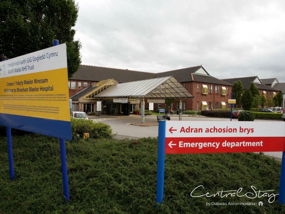 Wrexham Central Stay - Apartment Six מראה חיצוני תמונה